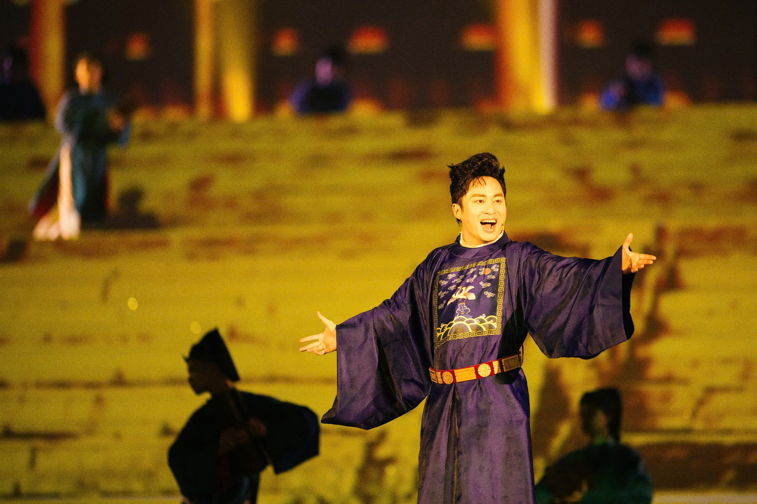 Tung Dương biểu diễn trong chương trình.jpg