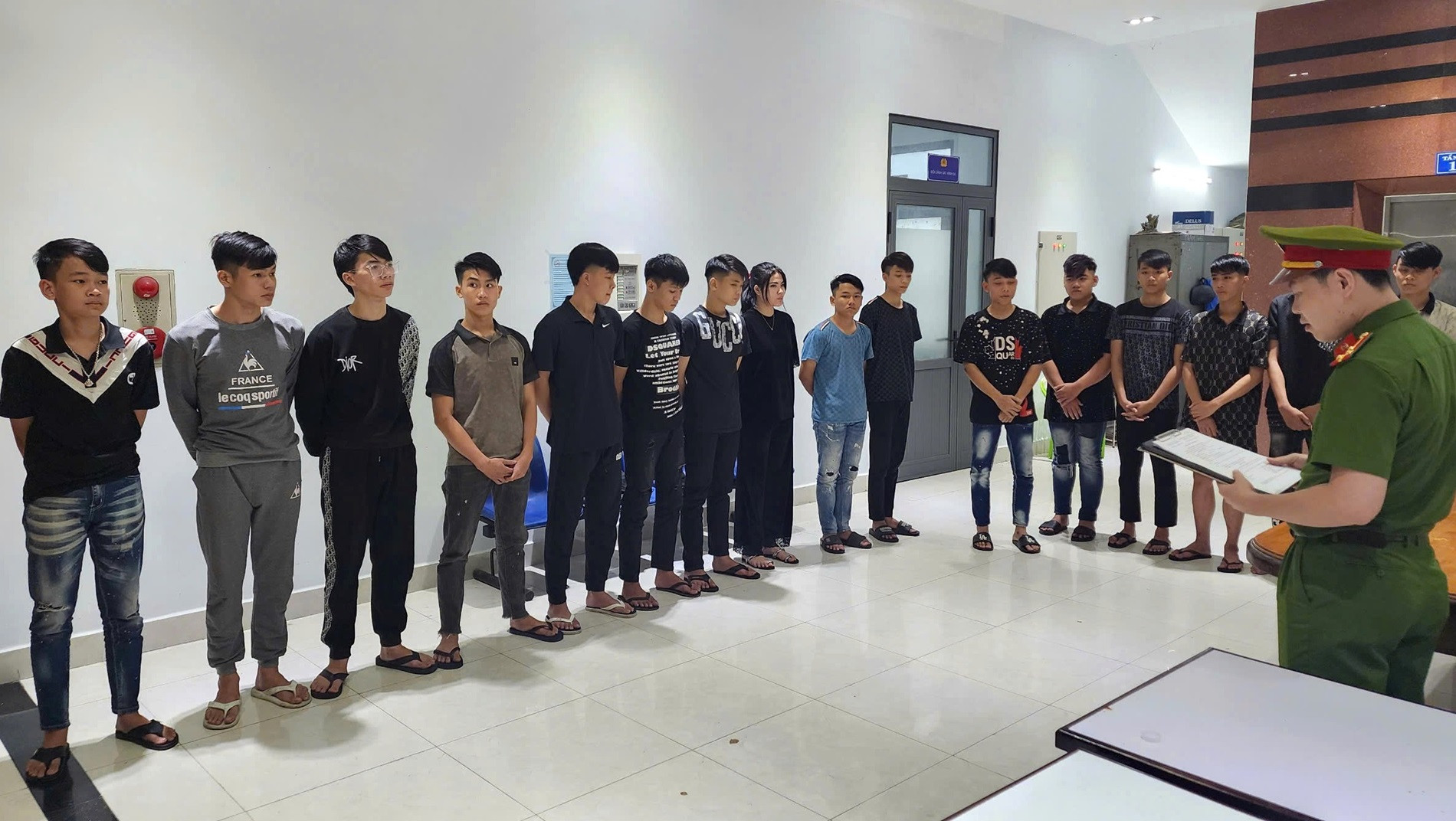 khoi to danh nhau.jpg