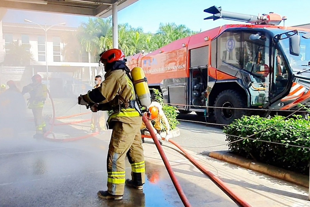 Thống nhất các biện pháp phối hợp triển khai PCCC&CNCH tại sân bay Nội Bài