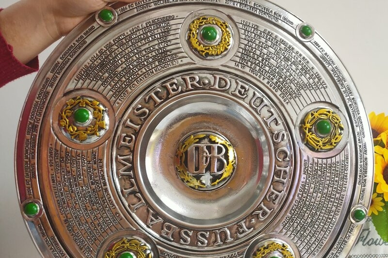 Bayern Munich thua trắng Dortmund, 'đầu hàng' Leverkusen