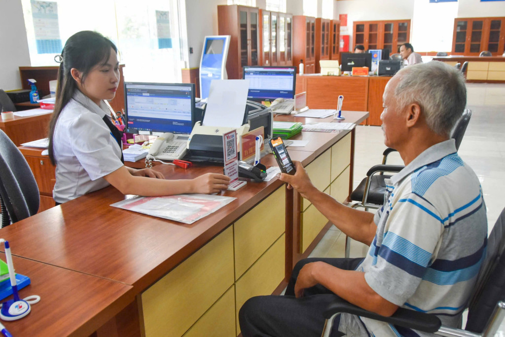 Thanh toán không dùng tiền mặt ở Trung tâm hành chính công huyện Đầm Hà