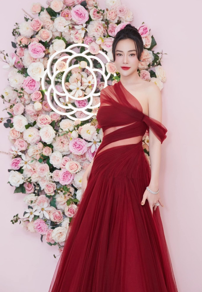 batch_Phuong Oanh khoe dang 9634 1732715976.jpg