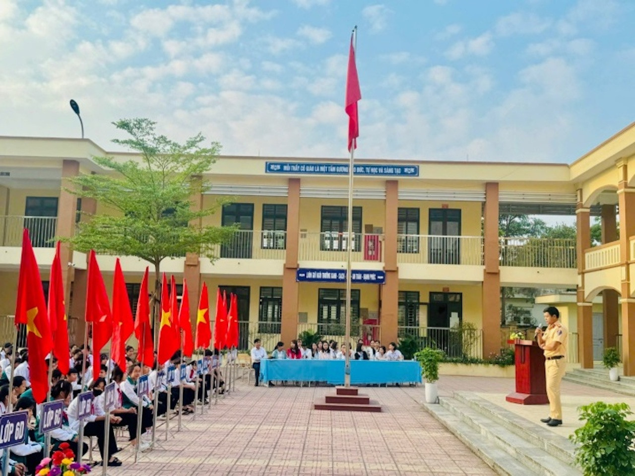 học sinh Sơn Đà.jpg