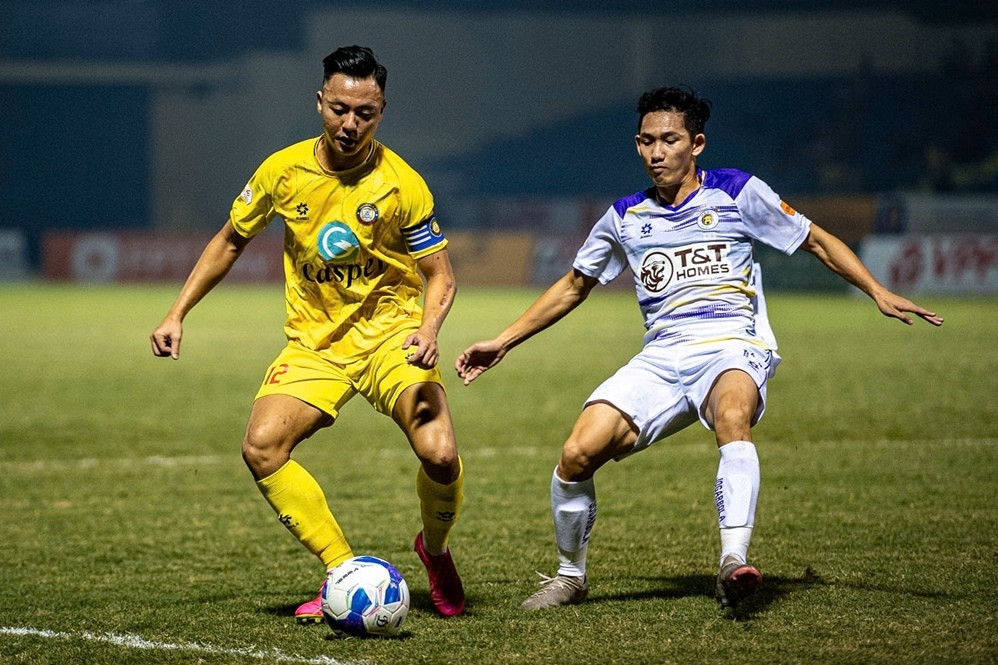 Hà Nội FC thoát thua Thanh Hóa nhờ bàn gỡ của Hai Long ở phút 96