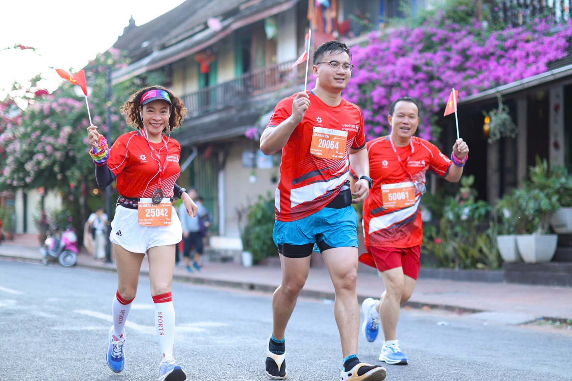 VĐV nghiệp dư vô địch chặng đầu marathon xuyên ba nước Đông Dương