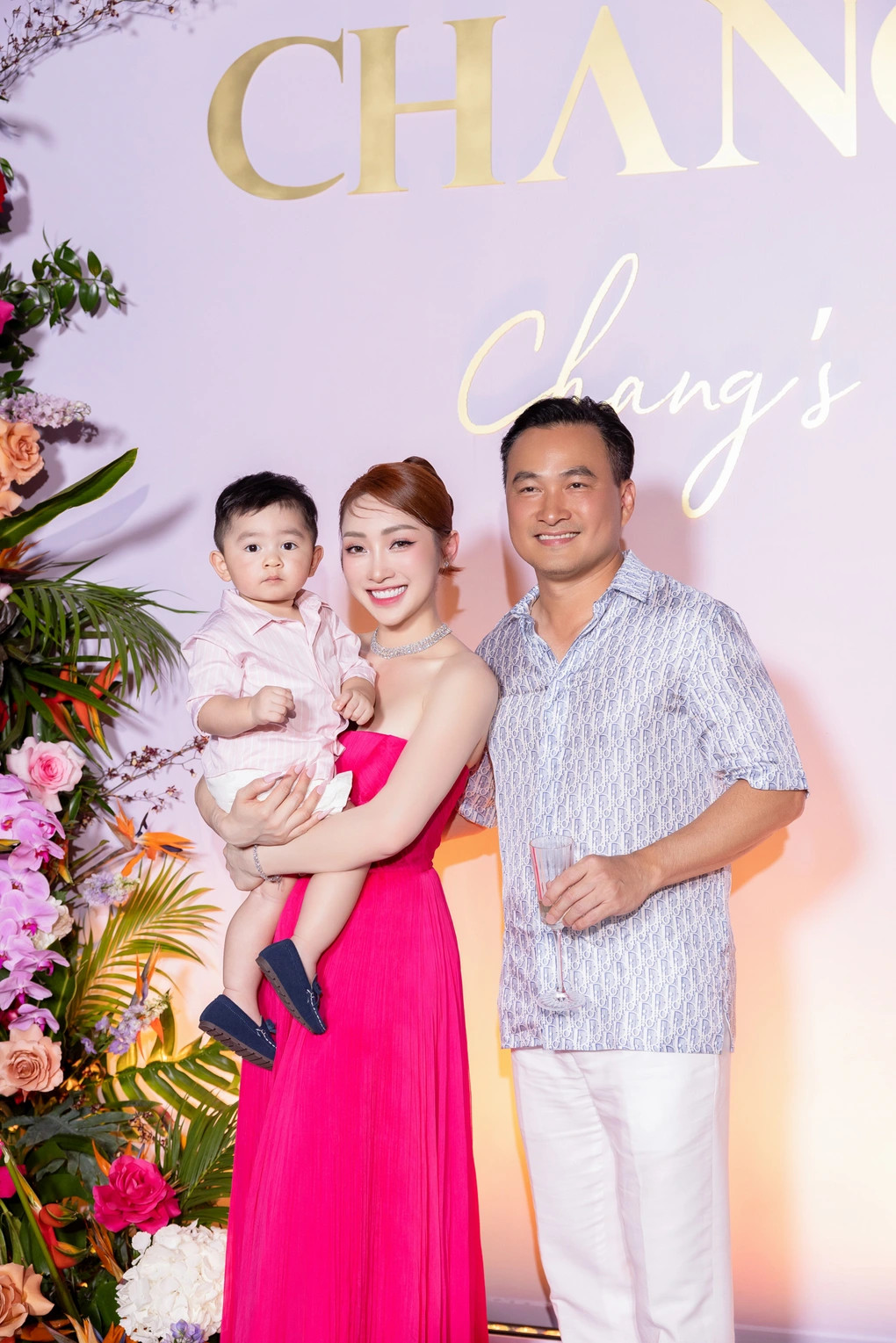 Gia dinh Chi Bao 3.webp