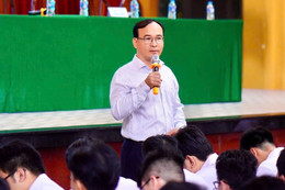Những thầy cô từ chối hoa, quà để có sách, bút cho học trò
