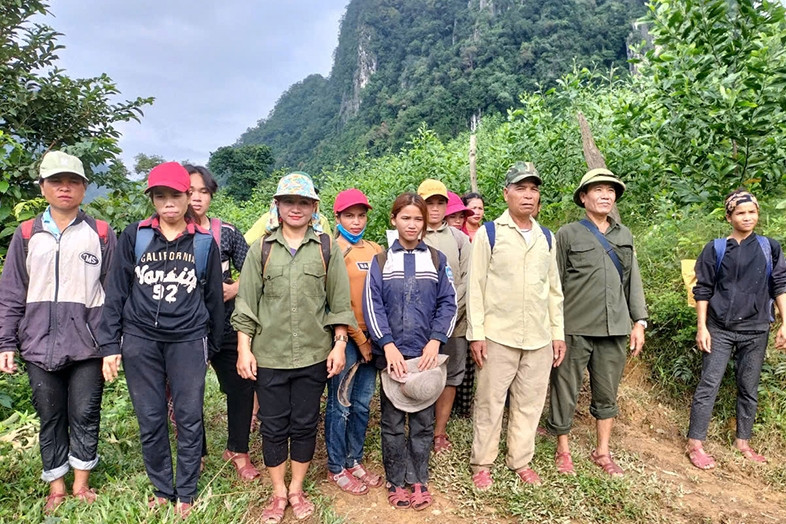 Tuyên truyền giữ rừng, đồng bào dân tộc thiểu số thoát nghèo