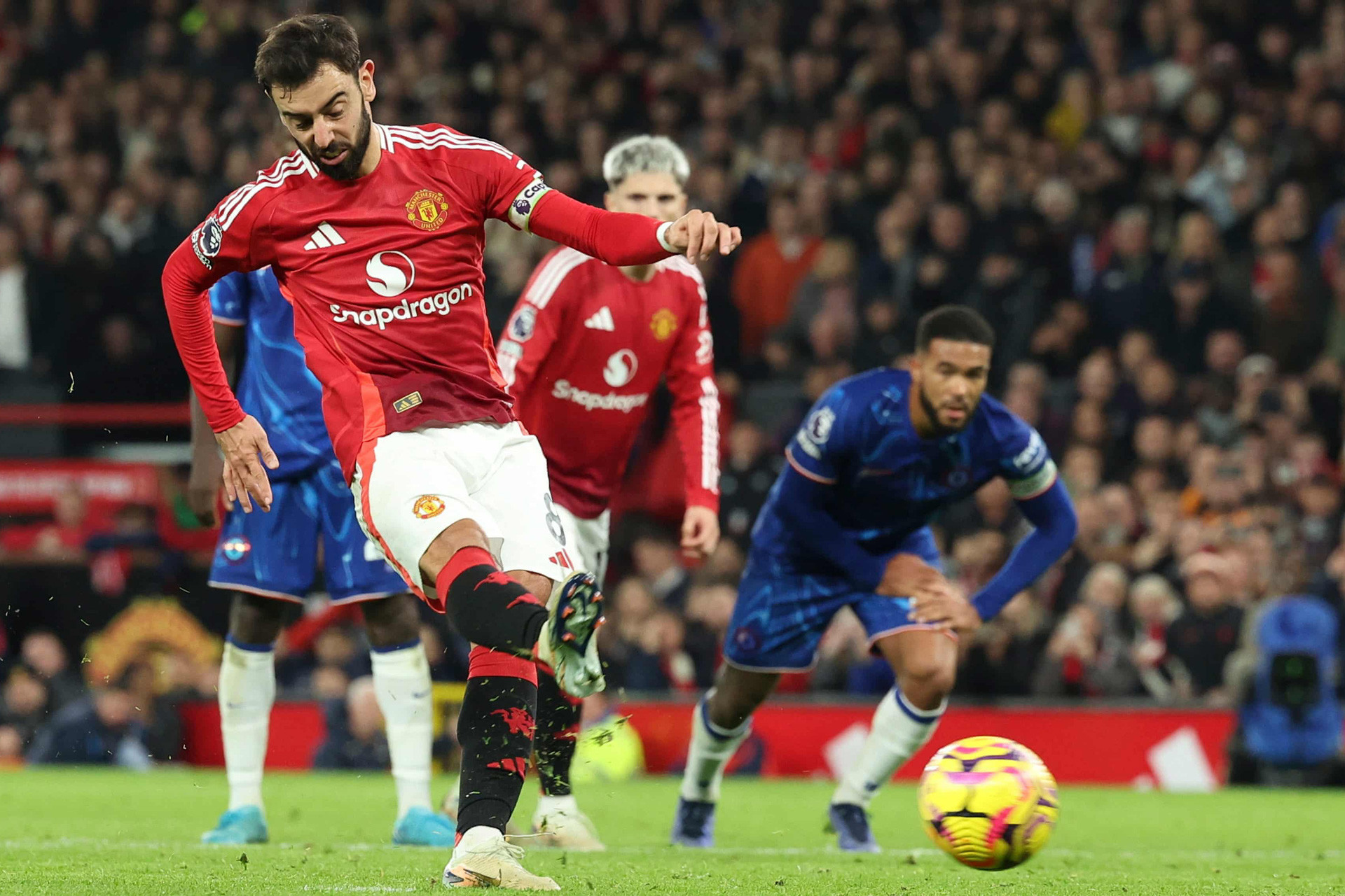 Bruno Fernandes MU Chelsea. PA