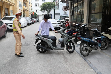 'Quái xế' đâm tử vong người đi đường: Cha mẹ vẫn vô tư giao xe máy cho con