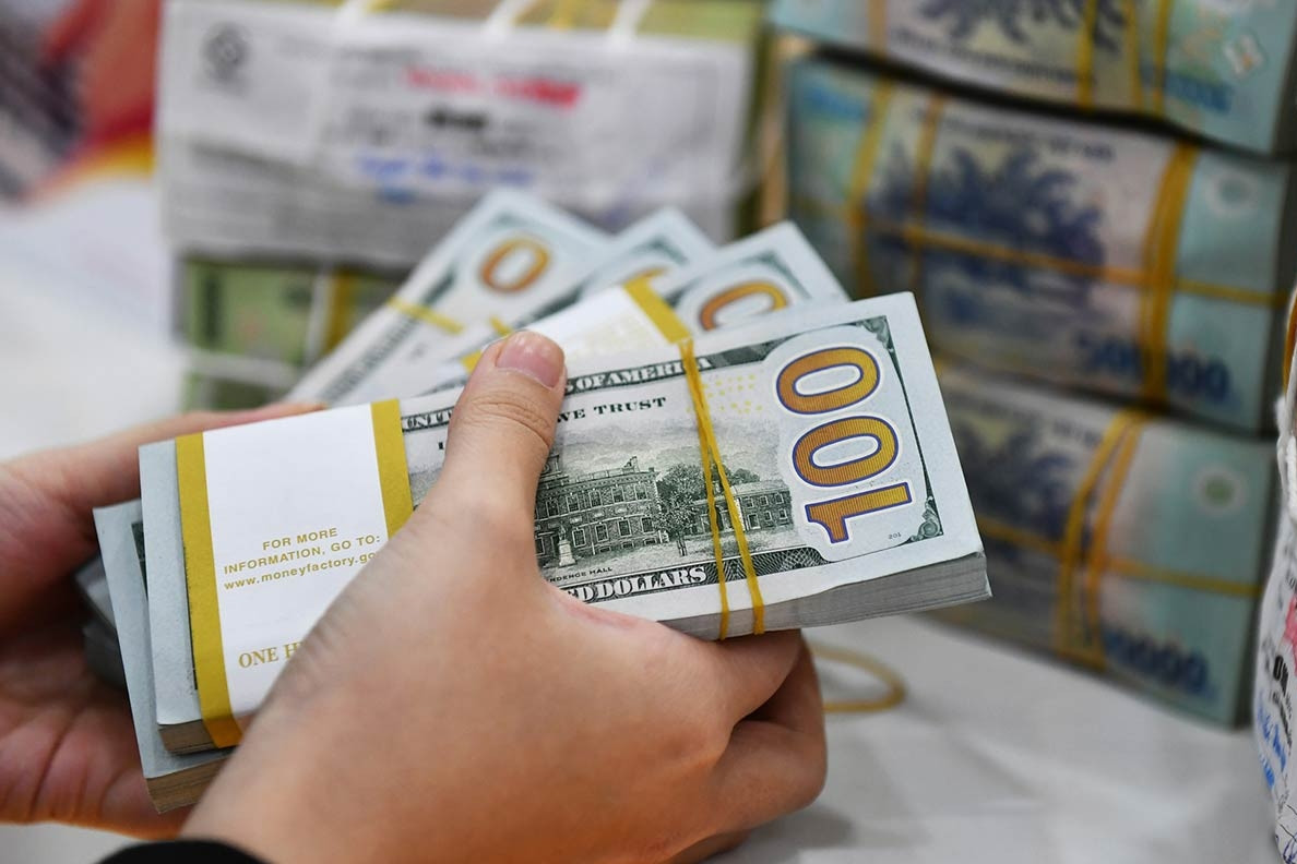 Giá USD ngân hàng và USD tự do hôm nay tăng trở lại