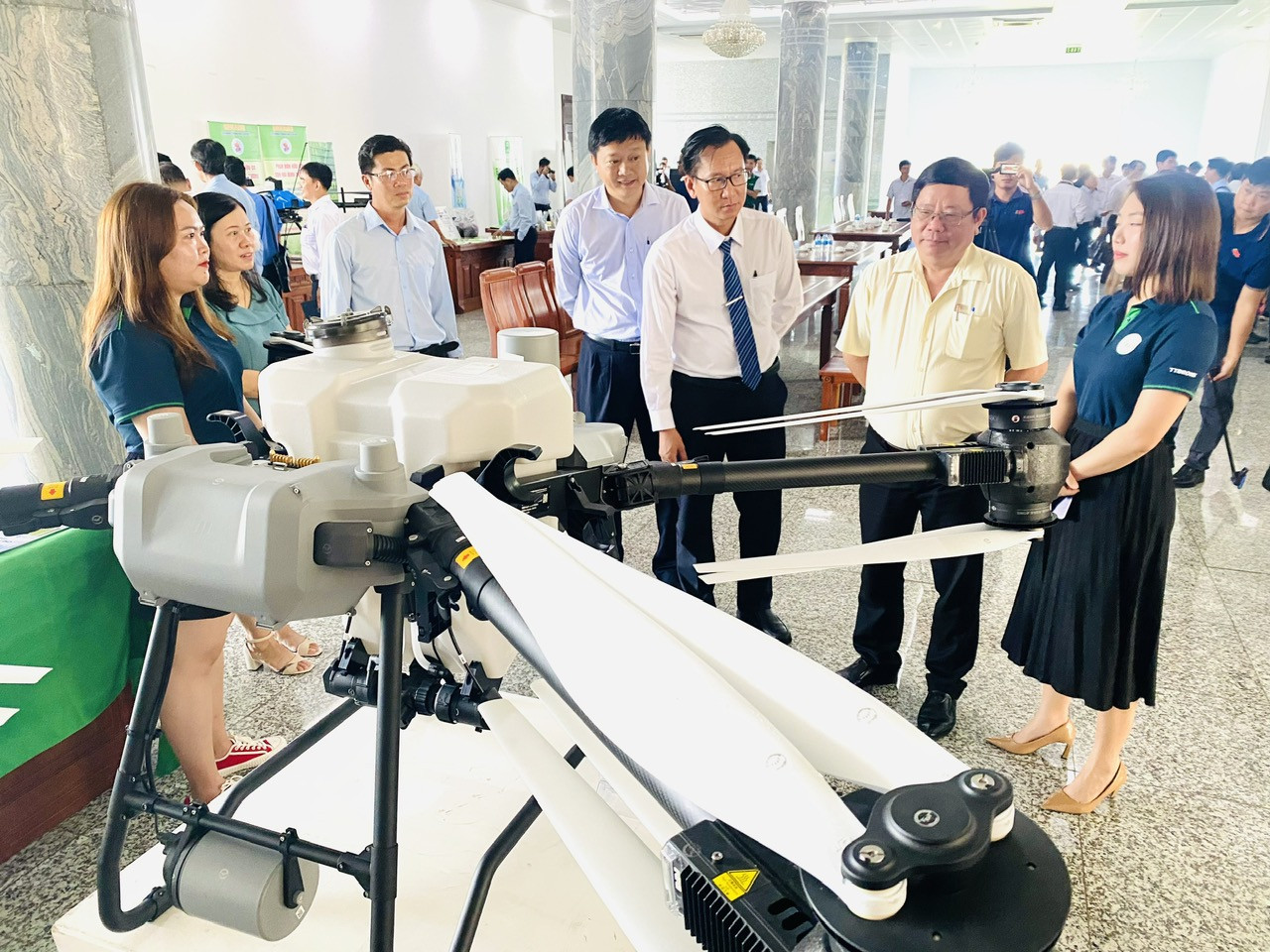 mo hinh may bay .jpeg