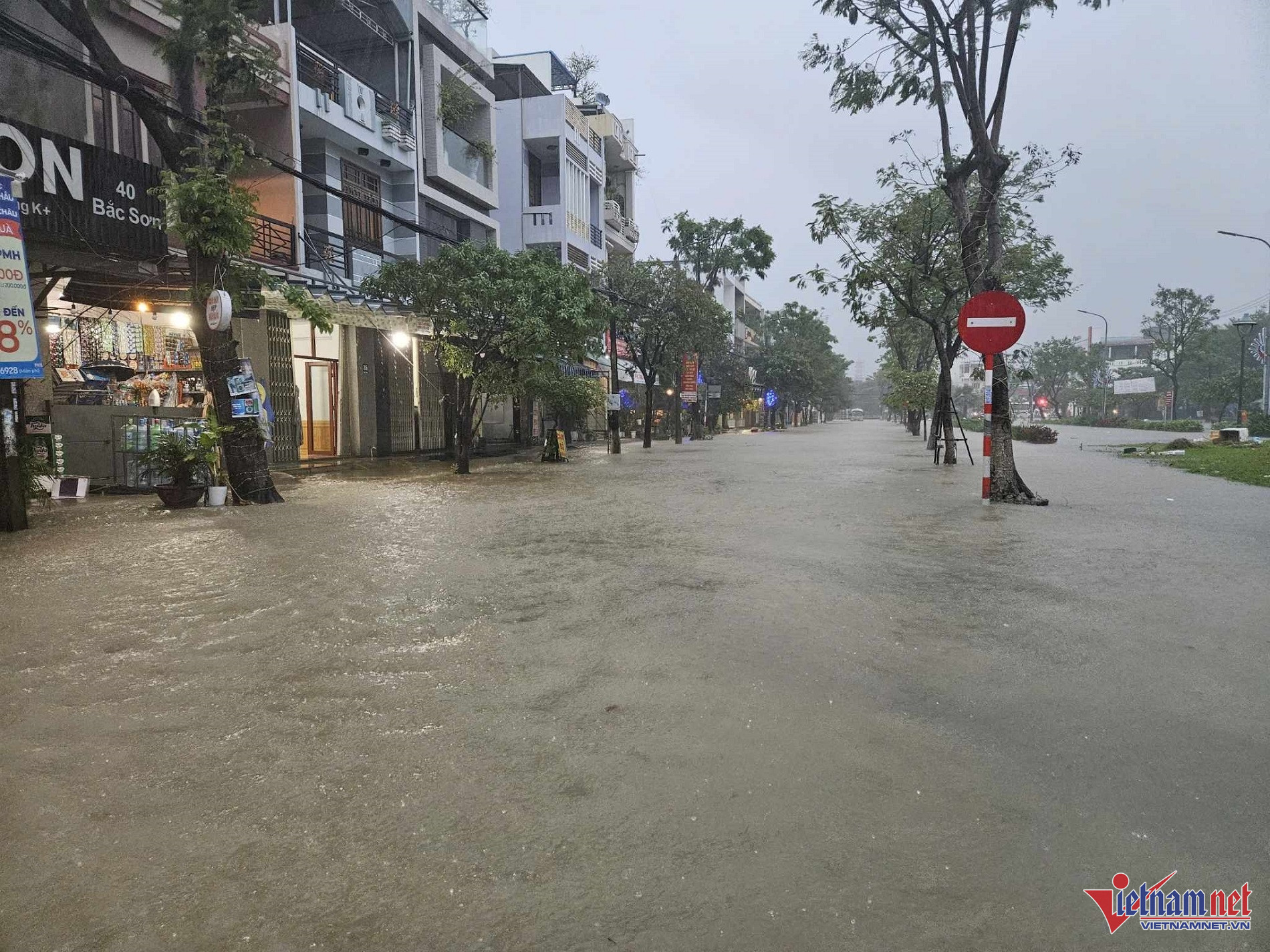 W-ngap5.DN.jpg
Khu vực đường Bắc Sơn lúc 7h. Ảnh: Hồ Giáp.jpg