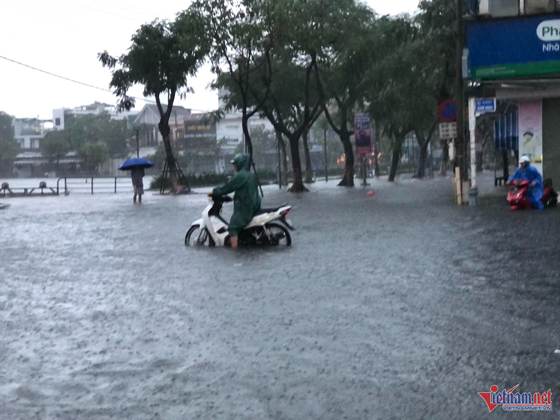 W-_n.jpg  
Khu vực đường Hàm Nghi lúc 7h. Ảnh: Diệu Thùy.jpg