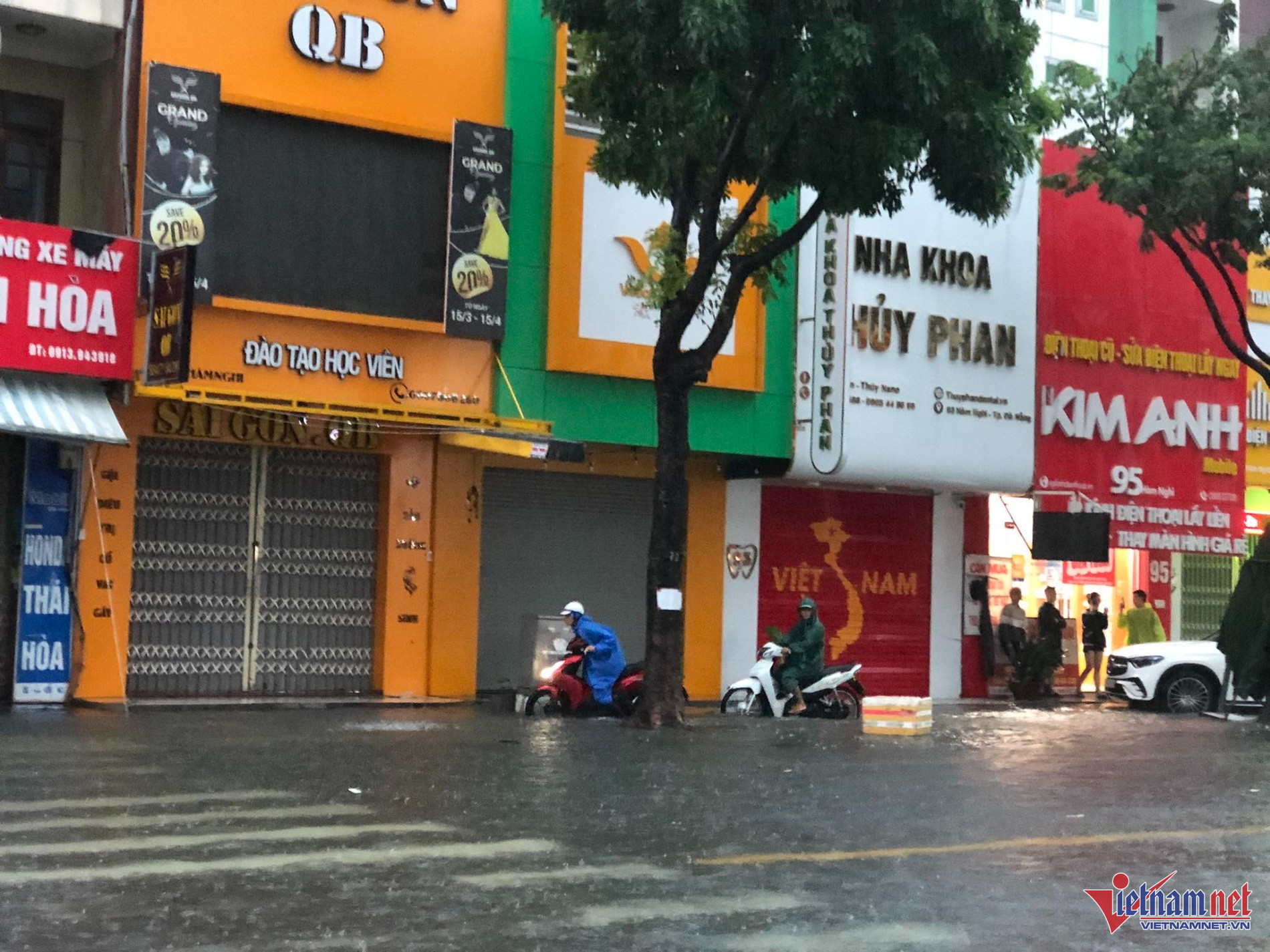 W-n.jpg
Khu vực đường Hàm Nghi lúc 7h. Ảnh: Diệu Thùy.jpg