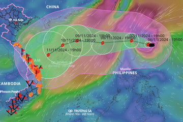 Bão Yinxing mạnh nhất trước khi vào Biển Đông, đổi hướng liên tục