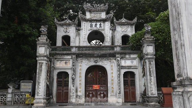 Đền Quán Thánh dừng đón khách ảnh 1