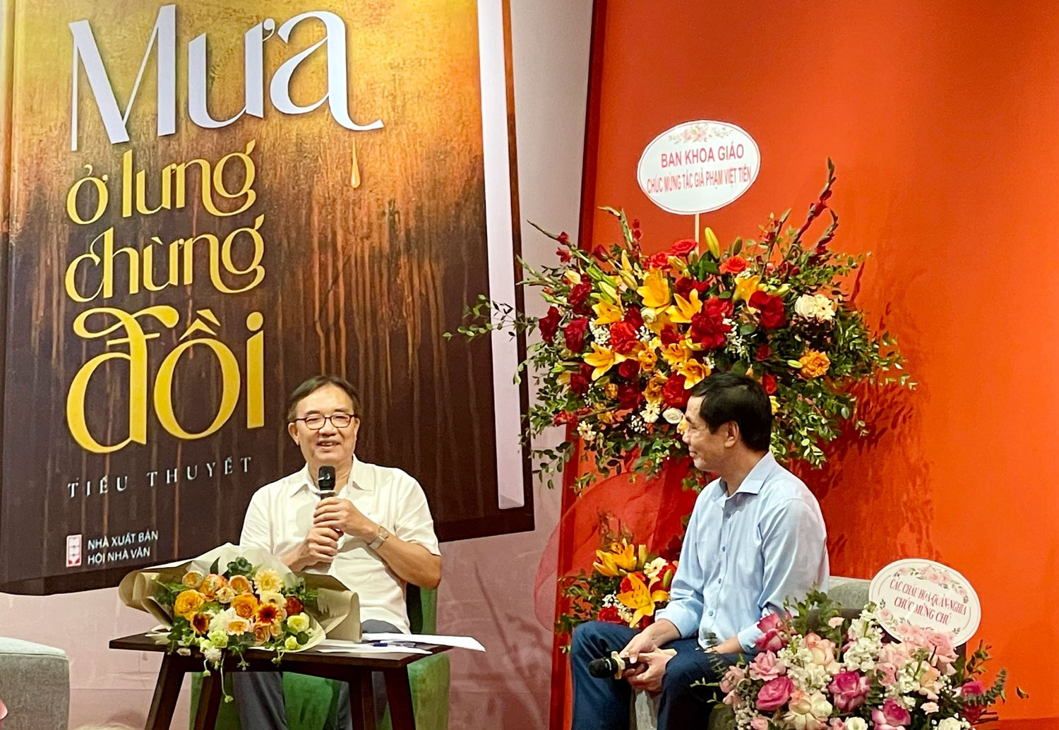 Cựu nhà báo VTV ra tiểu thuyết xúc động về những cô gái thanh niên xung phong