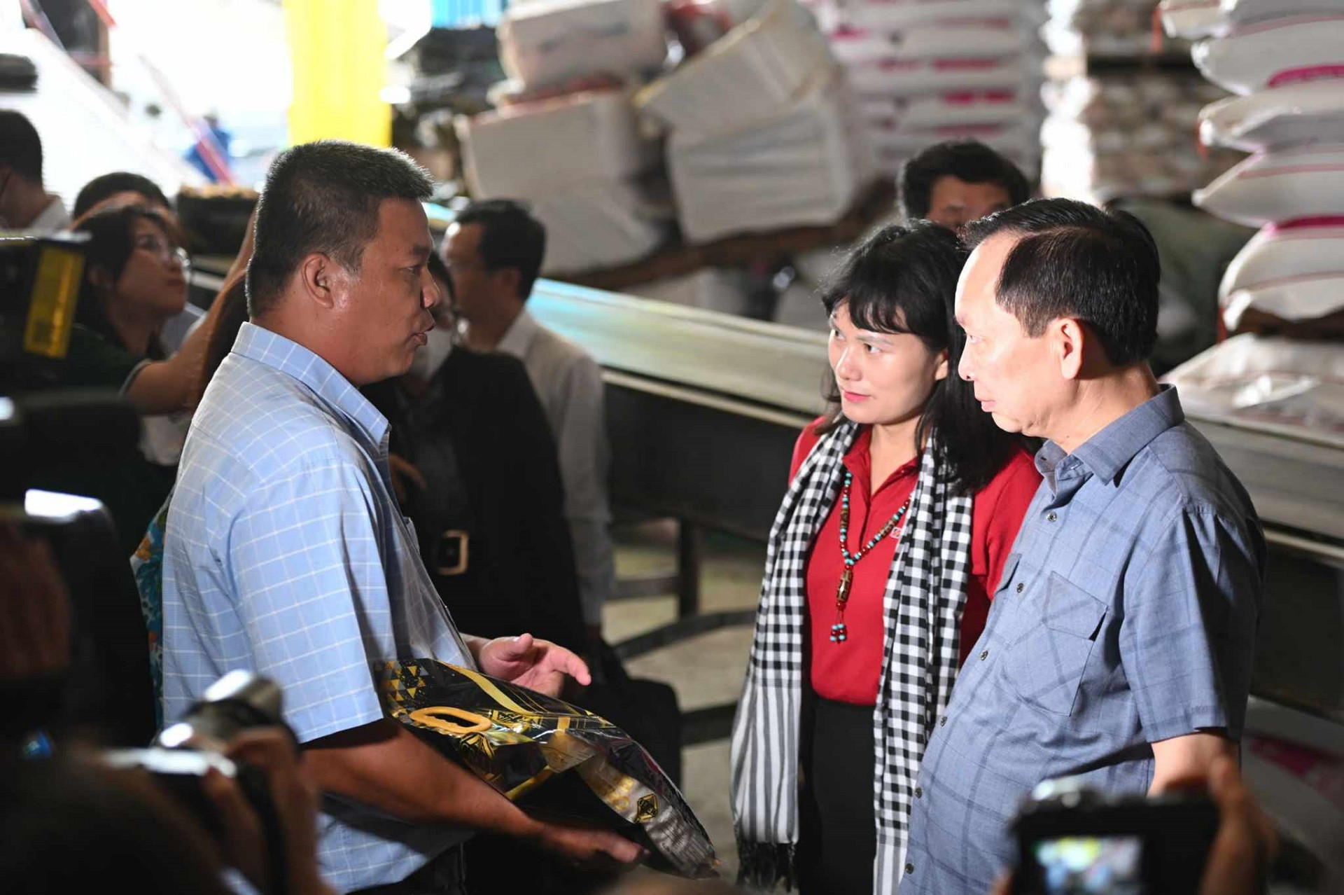 Thăm doanh nghiệp.jpg