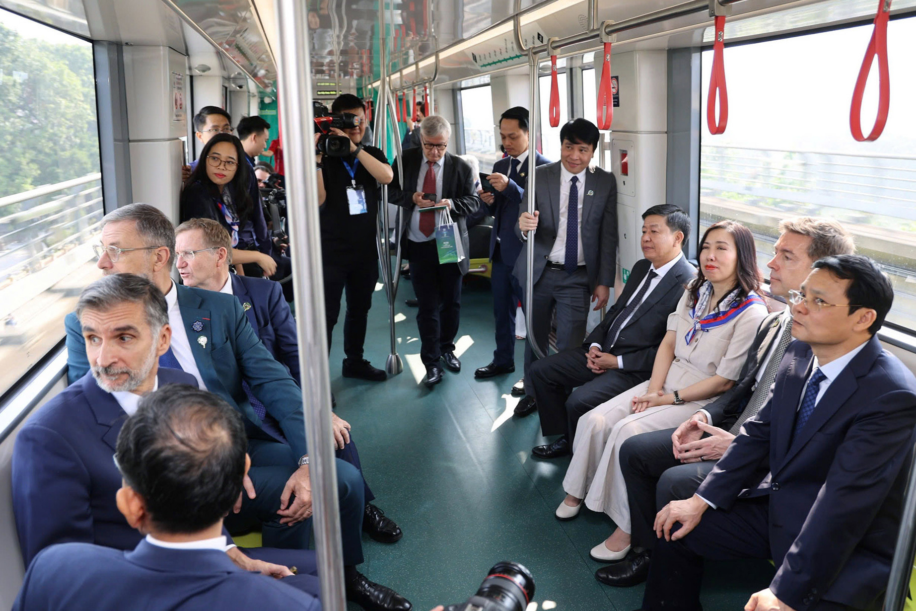 0cc613ba19f8a2a6fbe9 953.jpg