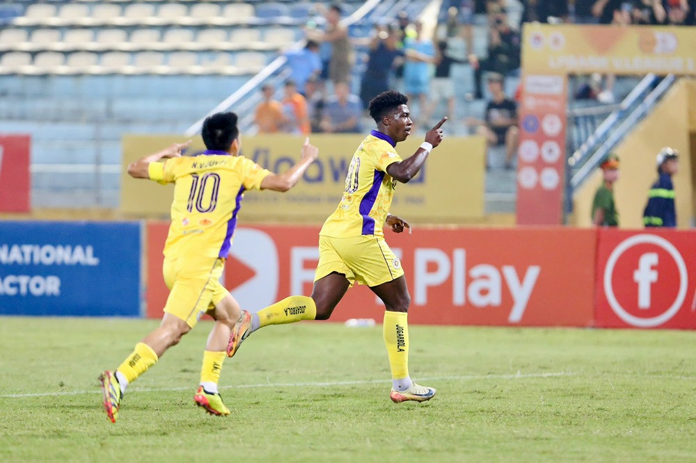 ha noi vs hai phong 1.jpg