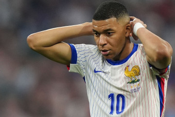 Kylian Mbappe: Kém cỏi ở Real Madrid và vấn đề với tuyển Pháp