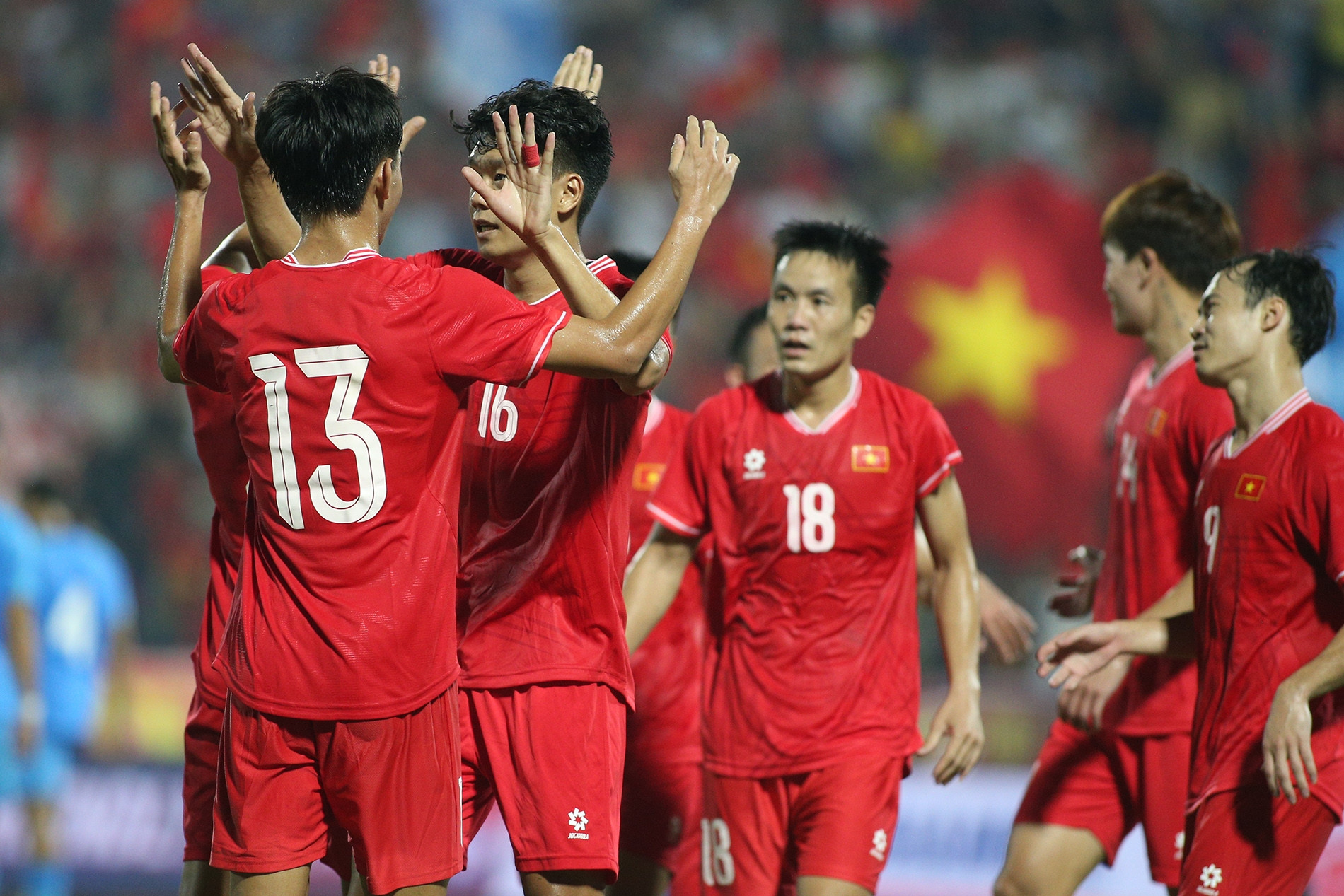 Tuyển Việt Nam đấu Indonesia, Myanmar trên sân Việt Trì ở AFF Cup