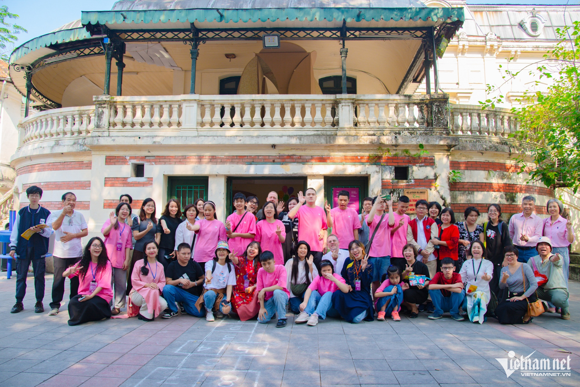 W-1 Triển lãm Chèo Méo.jpg