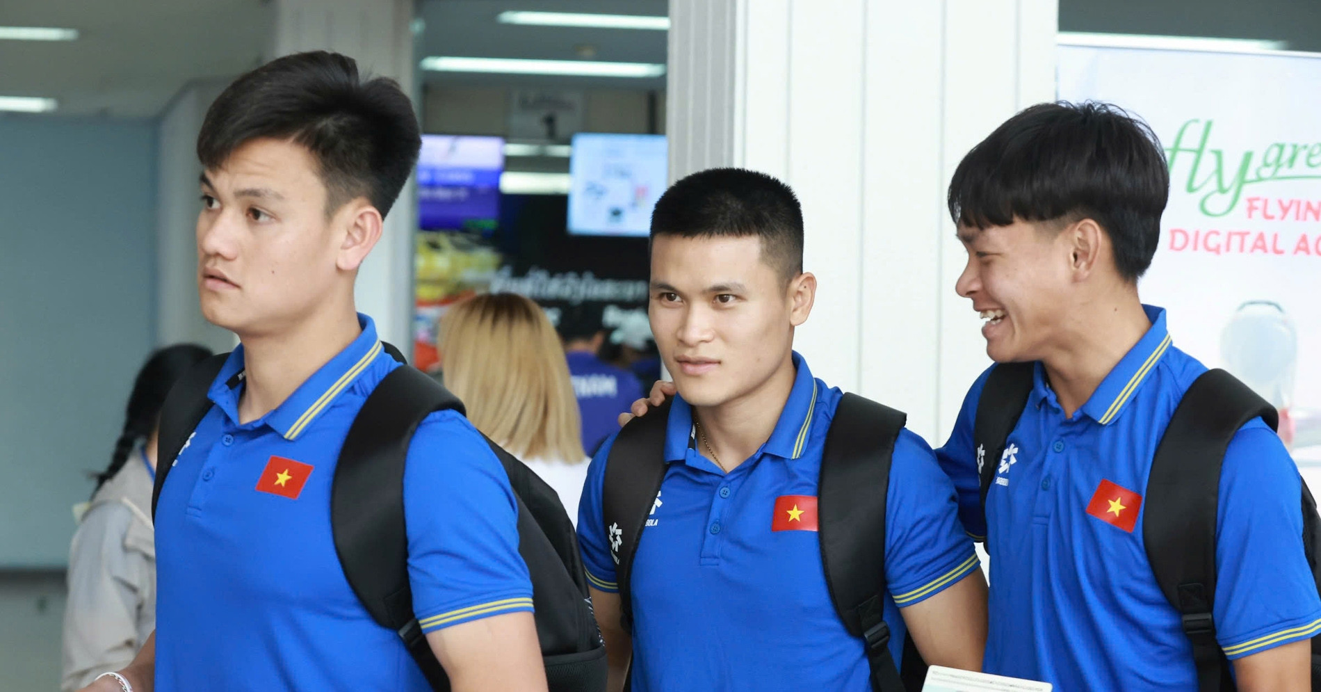 Tuyển Việt Nam về nước, dồn sức đấu Indonesia ngày 15/12