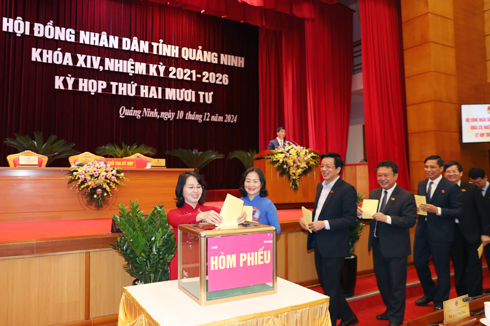 2290548 cac dai bieu hdnd tinh bo phieu bau chu tich ubnd tinh nhiem ky 2021 2026 12082110 73448.jpg