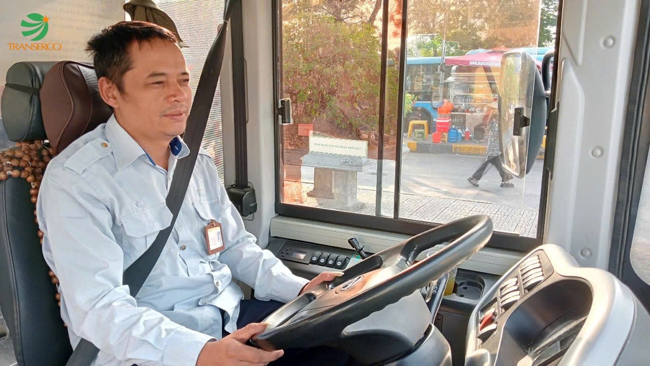 ảnh lái xe buýt 1.jpg