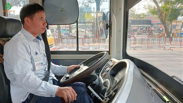 anh lái xe buýt 2.jpg
