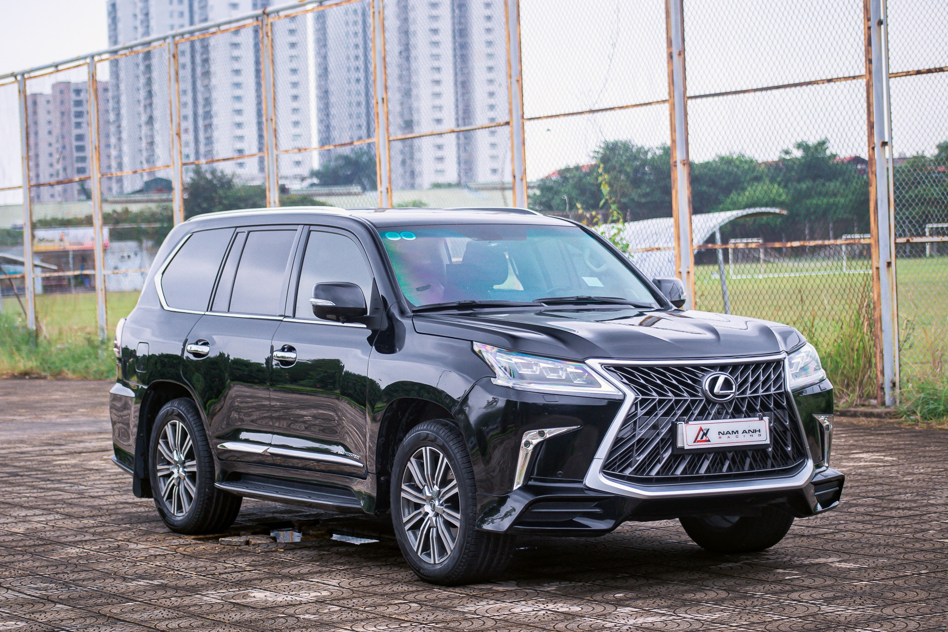 Thợ độ Việt 'hô biến' xe sang Lexus LX 570 2008 lên đời 2021, tốn tới 700 triệu