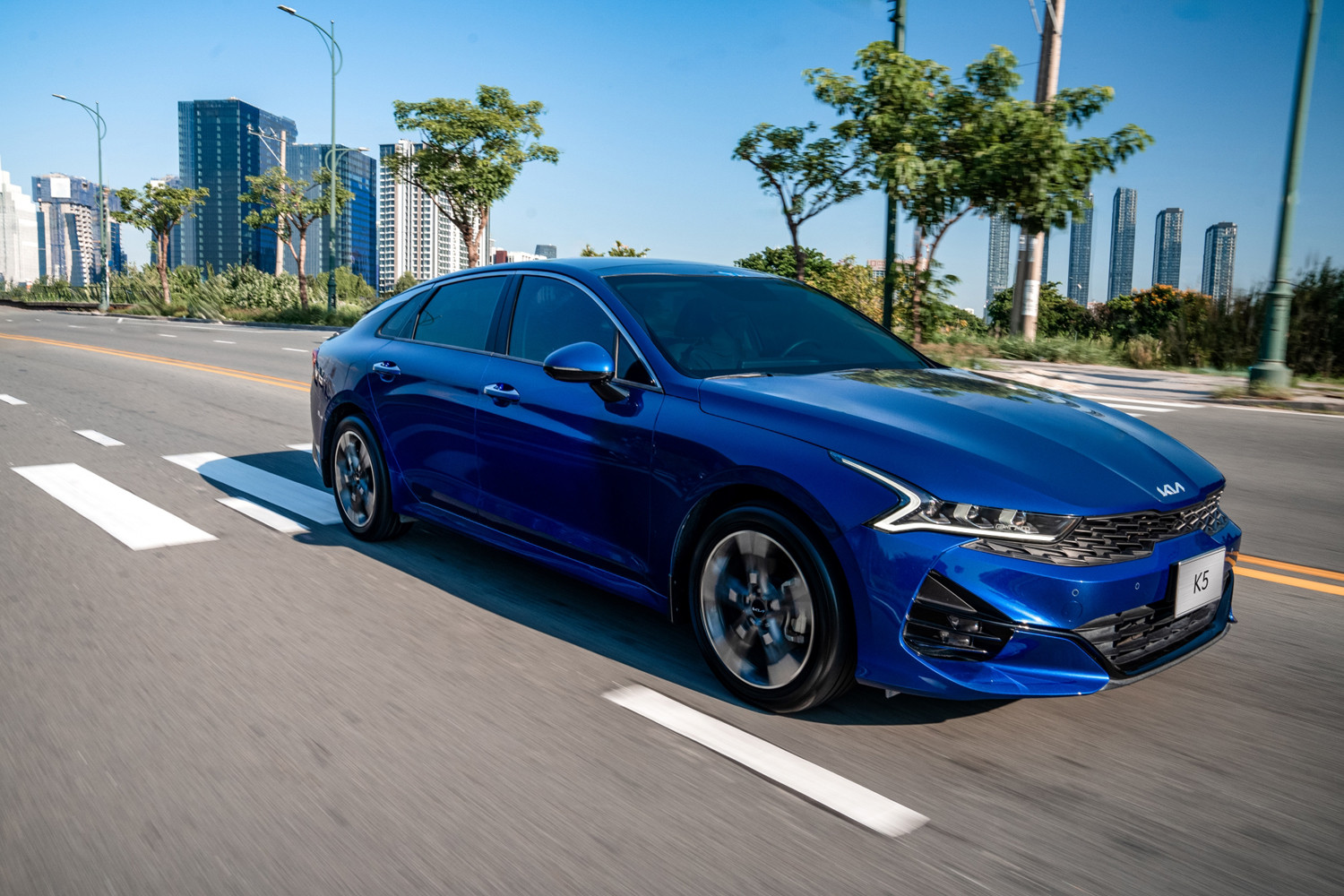 03 Kia K5.jpg