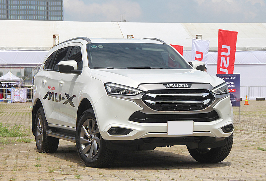 gia xe isuzu mu x.jpeg