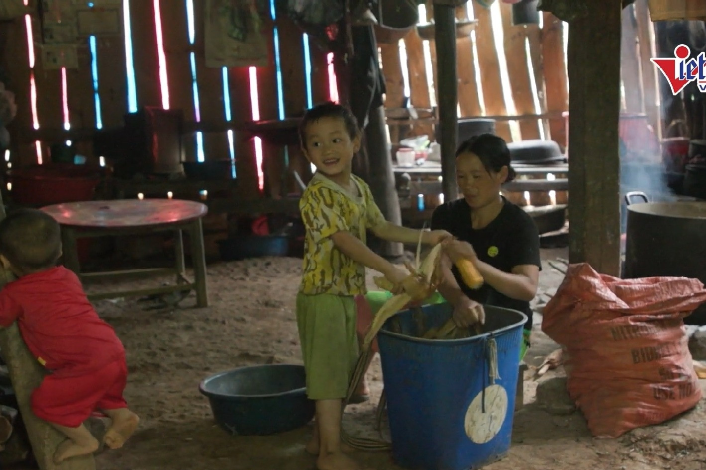 Giảm nghèo thông tin, tạo chuyển biến về nhận thức của đồng bào DTTS