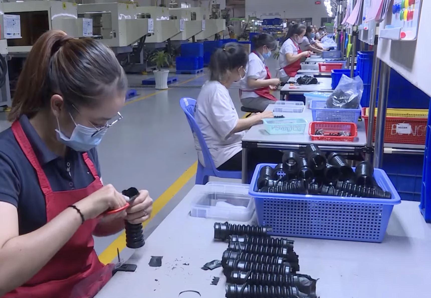 Tiếp tục thực hiện các giải pháp về thuế nhằm hỗ trợ doanh nghiệp, người dân vượt khó khăn