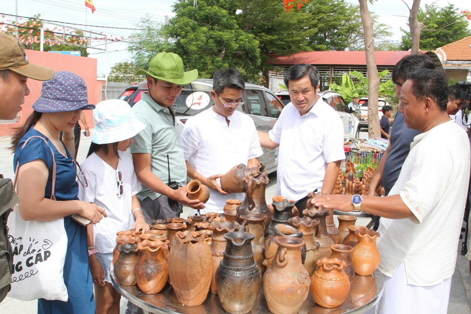 Tập trung phát triển làng gốm Chăm Bàu Trúc, Ninh Thuận