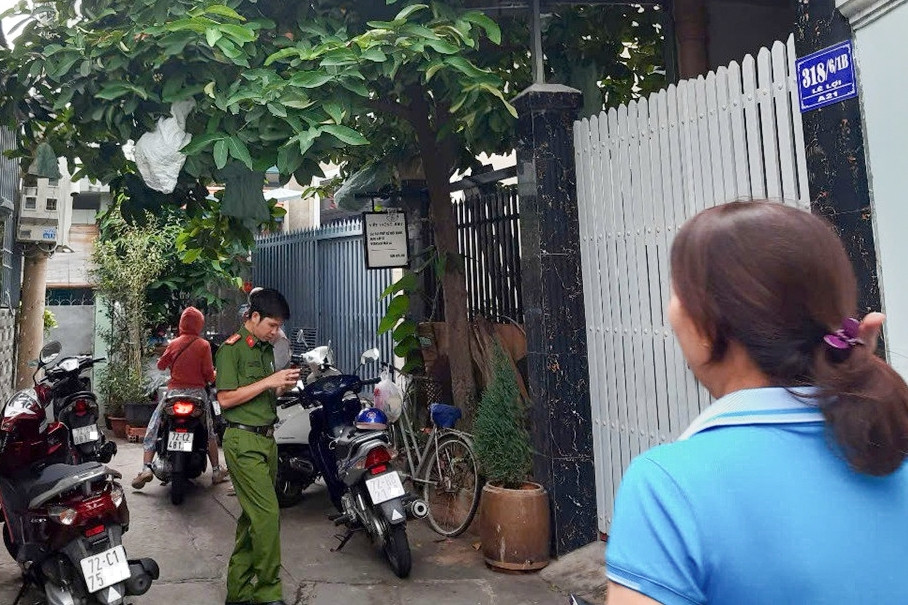 Bắt giam người phụ nữ bóp mũi, giật tóc, dùng muỗng inox đánh trẻ ở Vũng Tàu