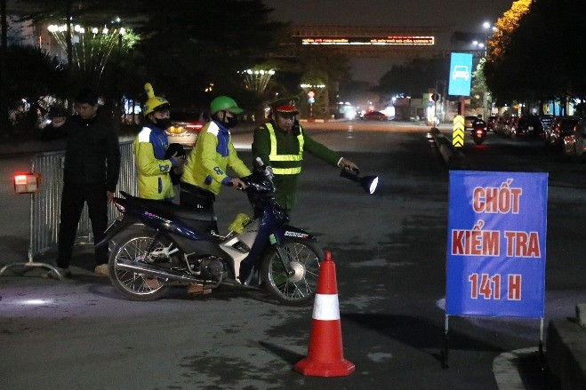 Cảnh sát 141 Hà Nội đón lõng các ngả đường, 'quái xế' bỏ chạy bất thành