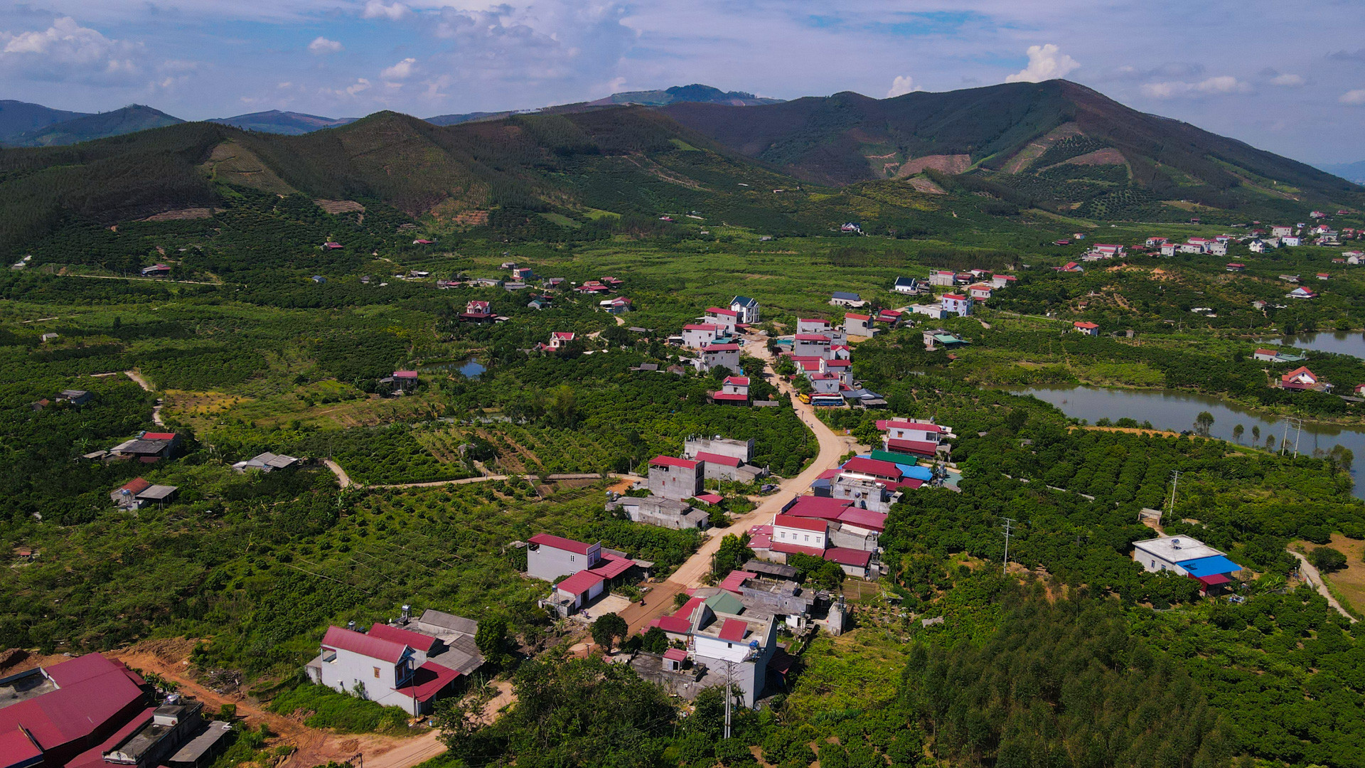 Hàng trăm hộ nghèo ở Tân Yên vươn lên nhờ vườn cây nghĩa tình