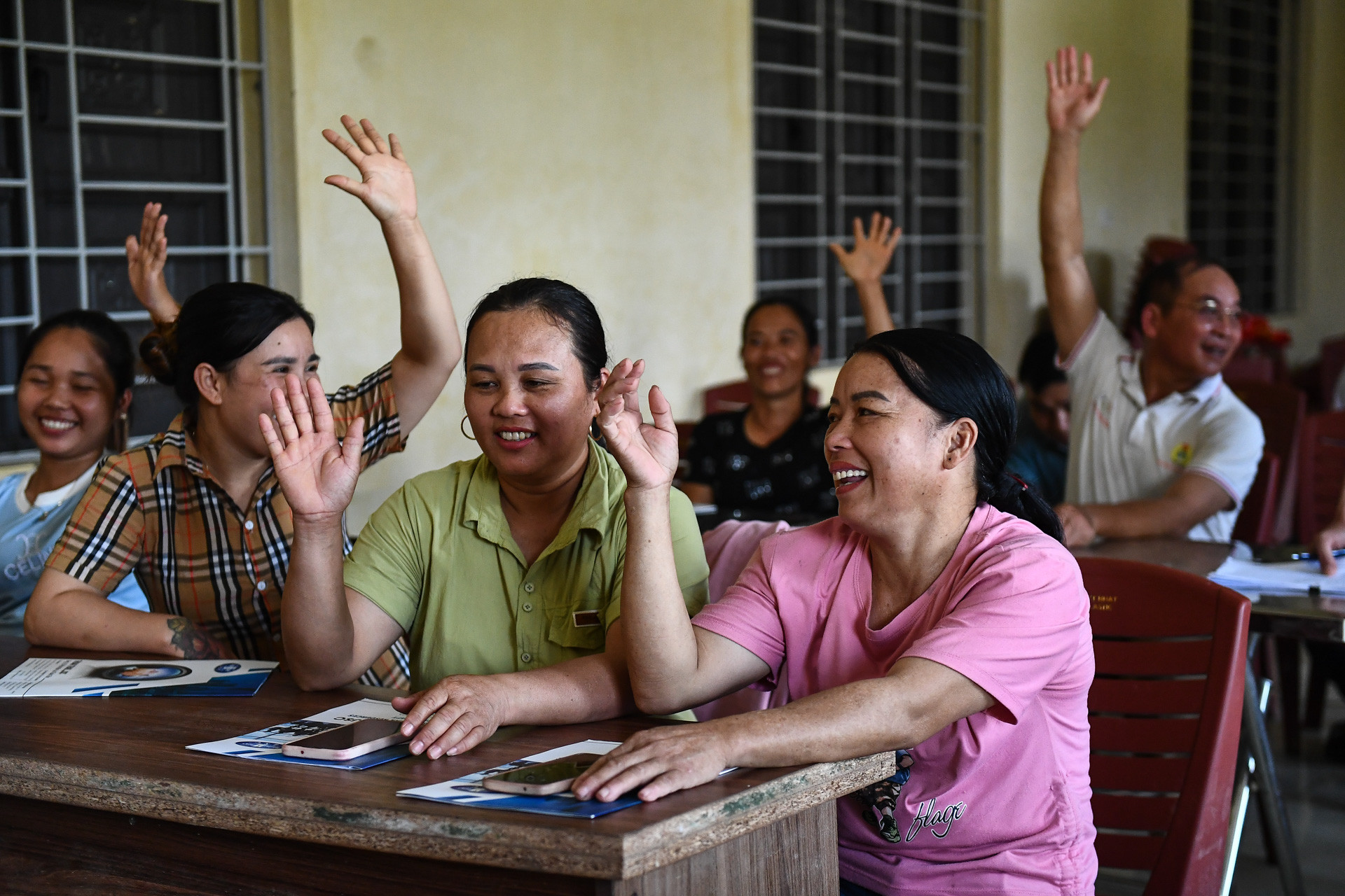 'Trao cần câu, không trao xâu cá' nhưng phải dạy người nghèo 'cách câu'