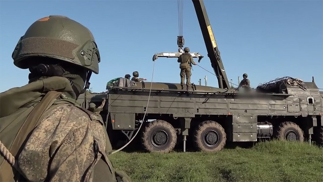 nga nato vu khi hat nhan.jpg