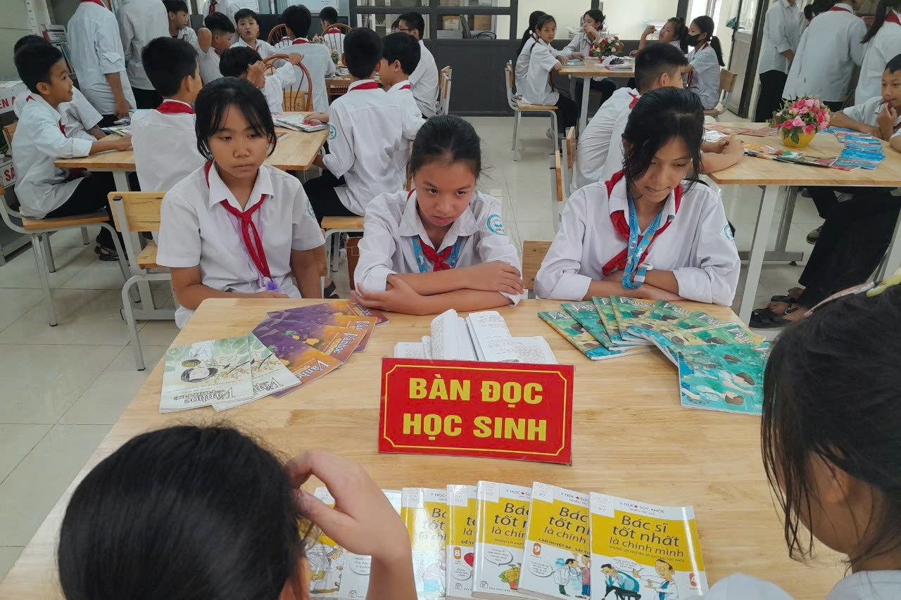 Thư viện trường học giúp giảm nghèo thông tin cho học sinh miền núi Ba Vì