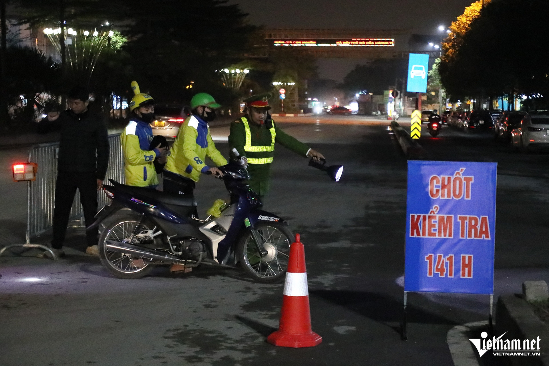 W-canh sat 141 cmy 1 copy.jpg