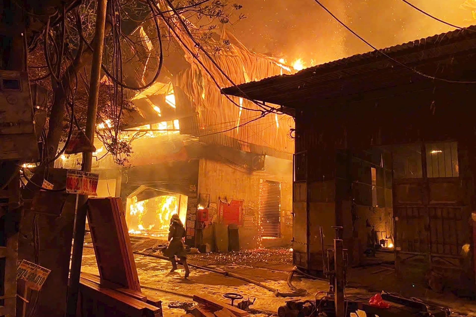 cháy dinh hieu.jpeg