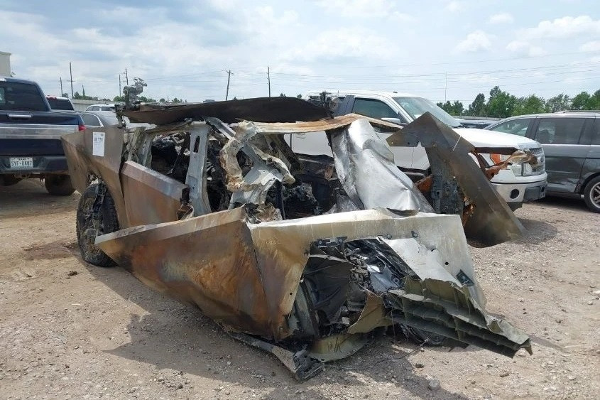 cybertruck chay 6.jpg