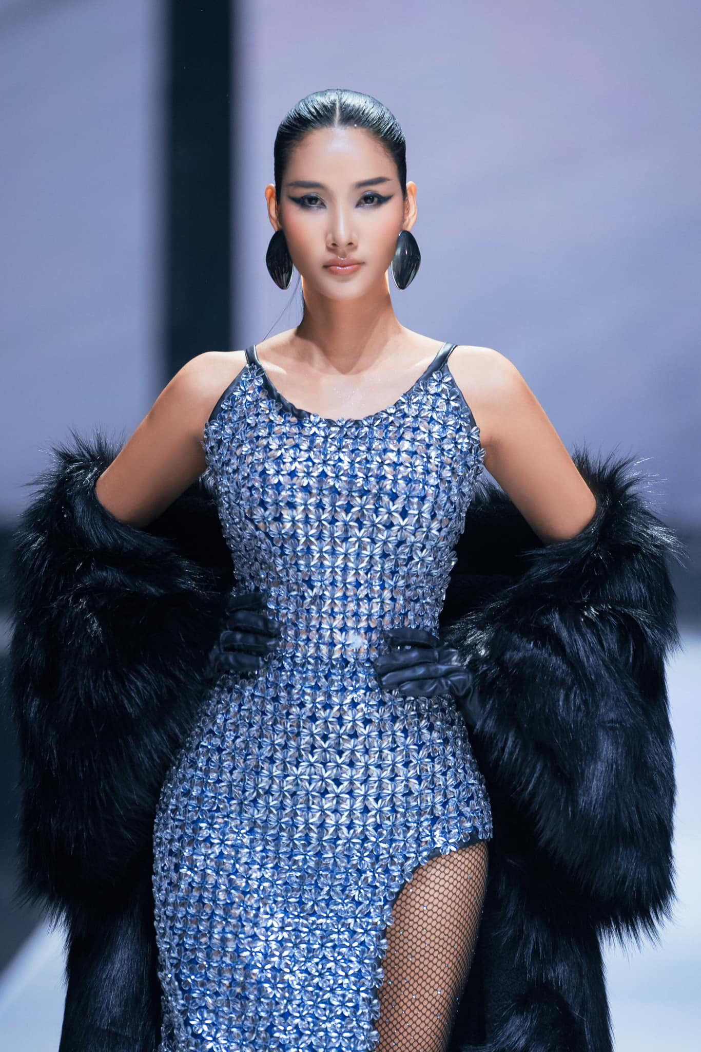 Sieu mau Hoang Thuy.jpg