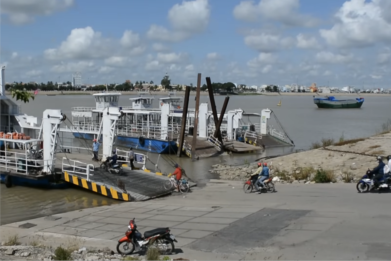 Tạo thuận lợi cho việc qua lại giữa các nước Tiểu vùng Mê Công mở rộng