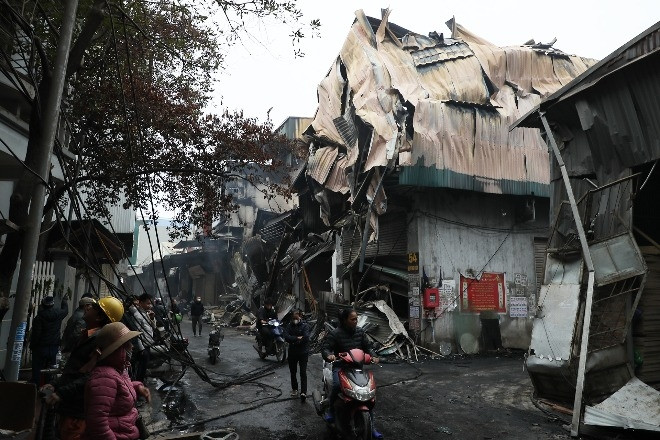 Vụ cháy dãy 10 xưởng gỗ ở Hà Nội: 'Gia tài tiêu tan, Tết thế là hết!'